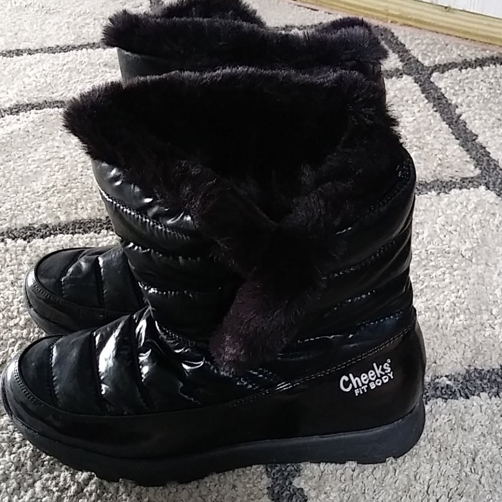 0408 Cheeks Fit Body Water Repellant Puffer Boots